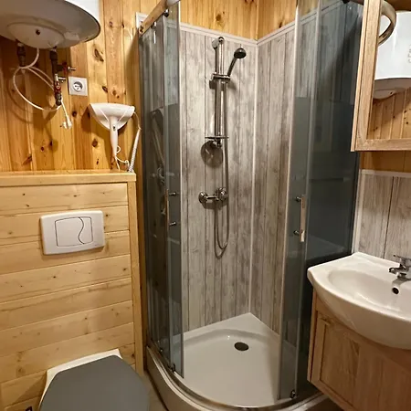 Letniskowe Korona אכסניה פוגורזליצה